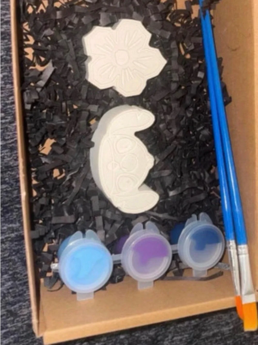 Paint-Your-Own Ceramic Flower & stitch Kit - Blue & Purple Paints